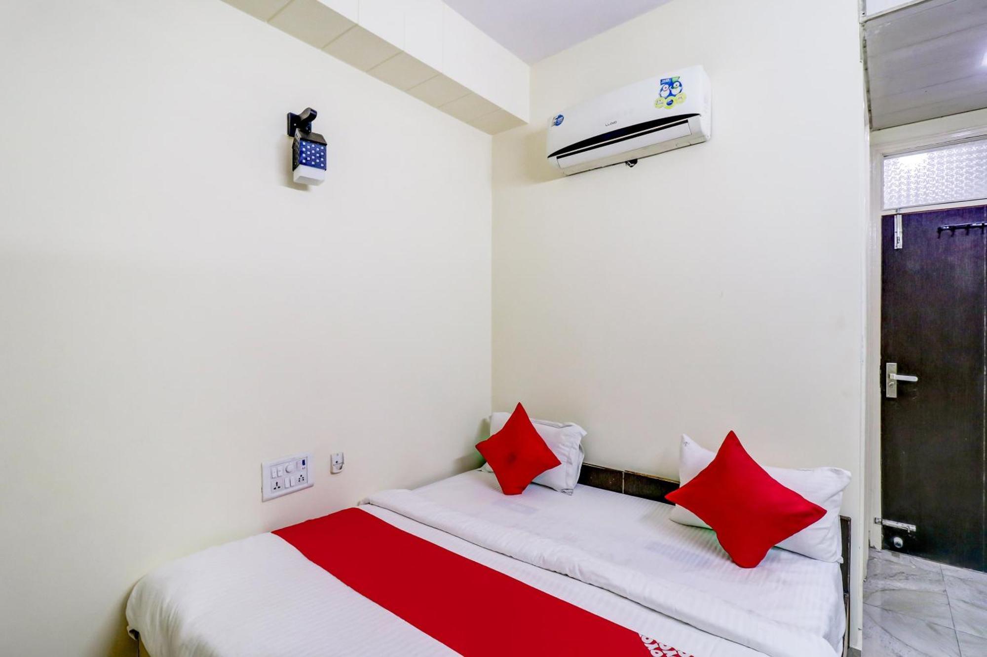 Hotel O Rs Hotels Near Pitampura Metro เดลี ภายนอก รูปภาพ
