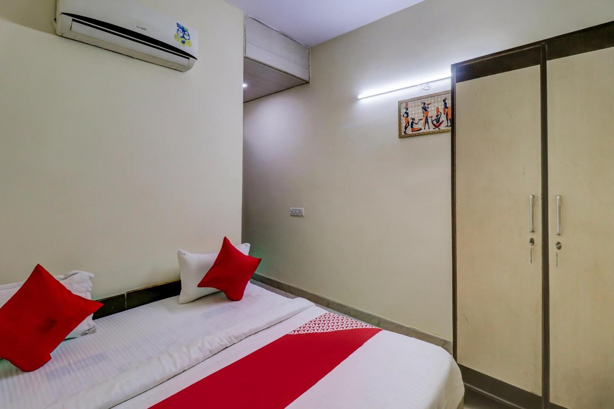 Hotel O Rs Hotels Near Pitampura Metro เดลี ภายนอก รูปภาพ