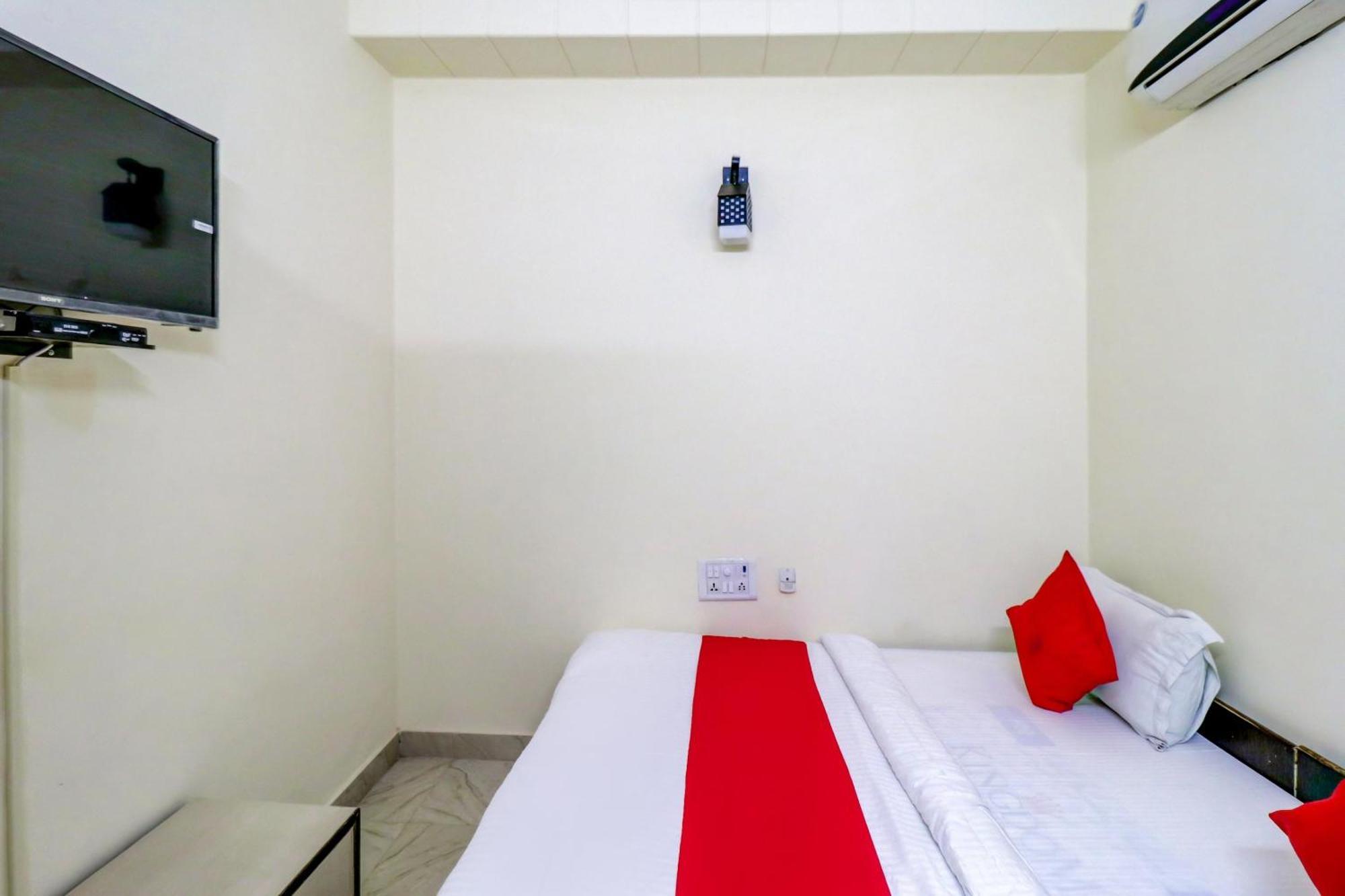 Hotel O Rs Hotels Near Pitampura Metro เดลี ภายนอก รูปภาพ