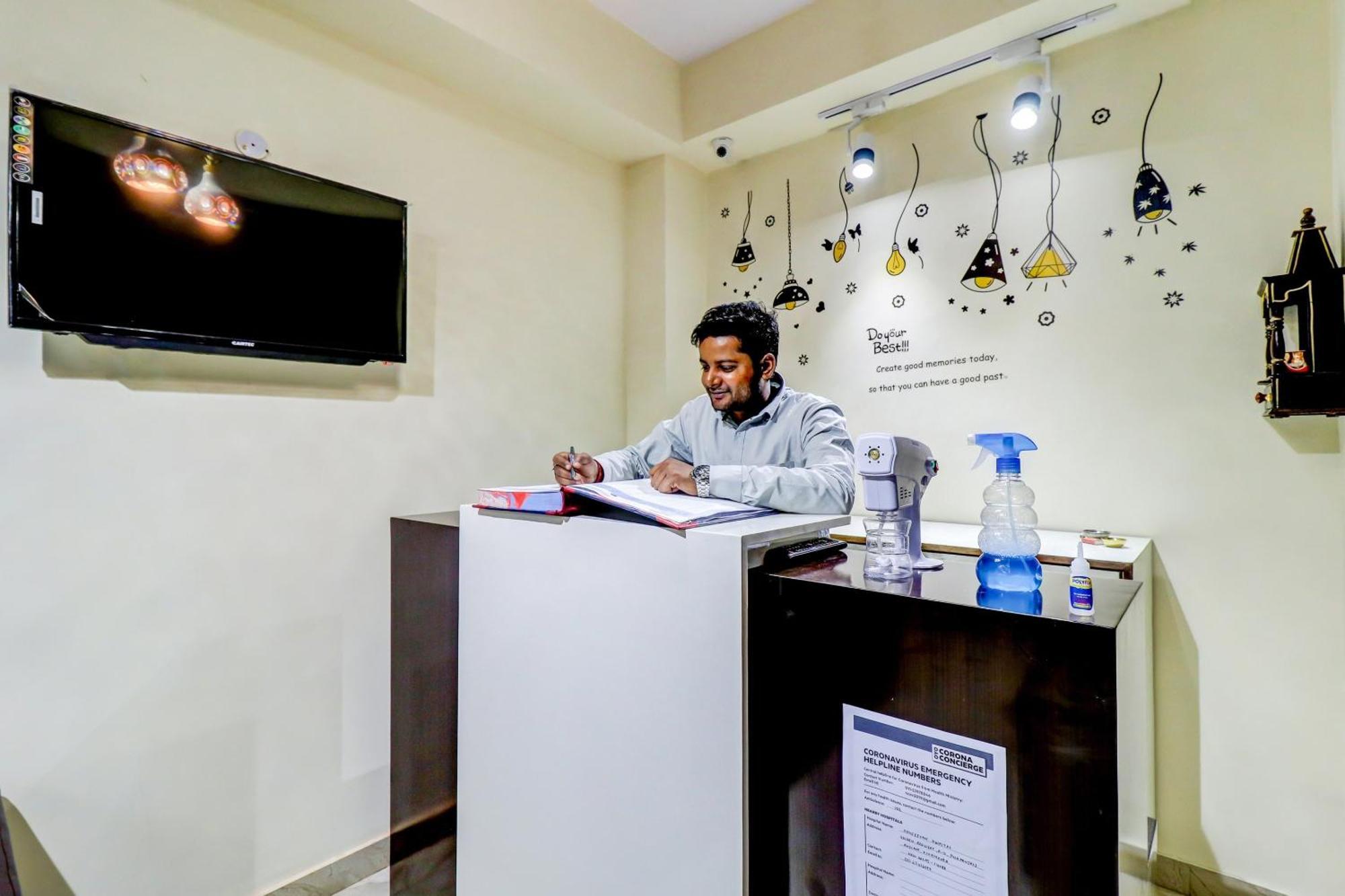 Hotel O Rs Hotels Near Pitampura Metro เดลี ภายนอก รูปภาพ