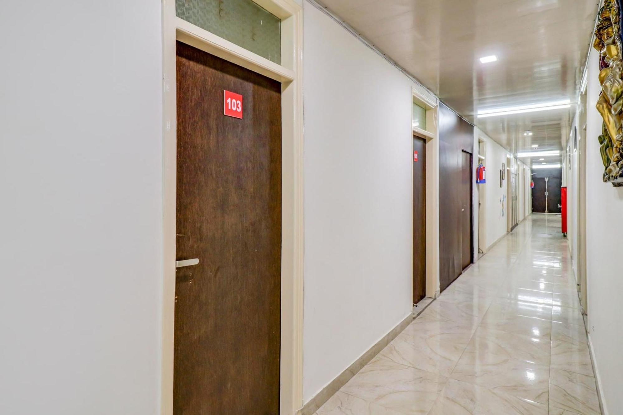Hotel O Rs Hotels Near Pitampura Metro เดลี ภายนอก รูปภาพ