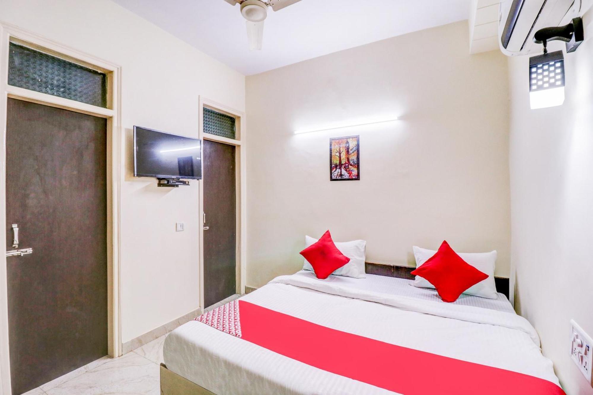 Hotel O Rs Hotels Near Pitampura Metro เดลี ภายนอก รูปภาพ