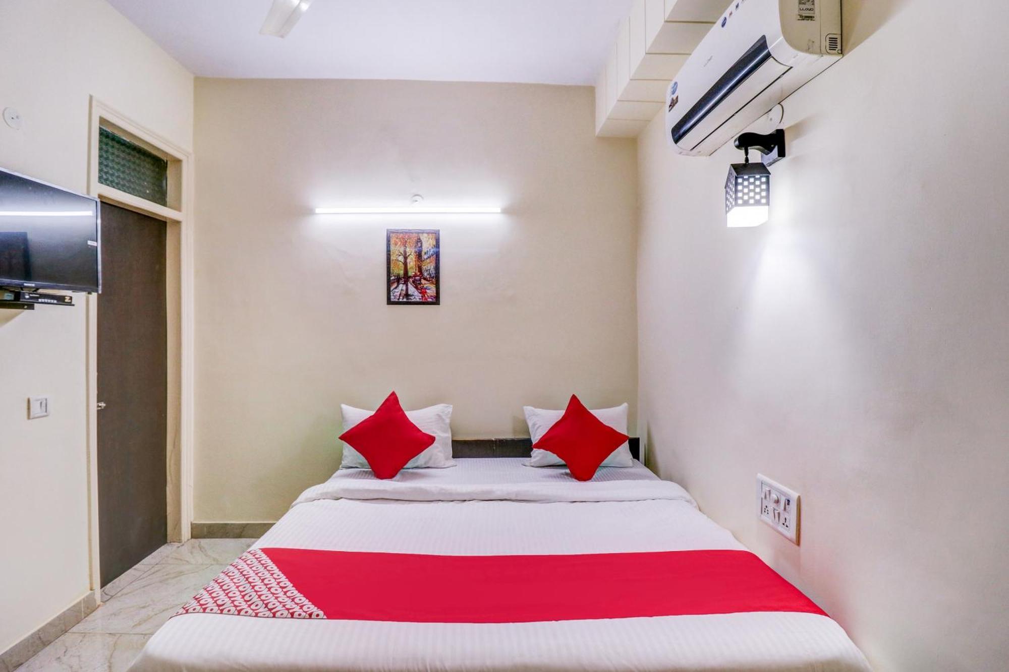 Hotel O Rs Hotels Near Pitampura Metro เดลี ภายนอก รูปภาพ