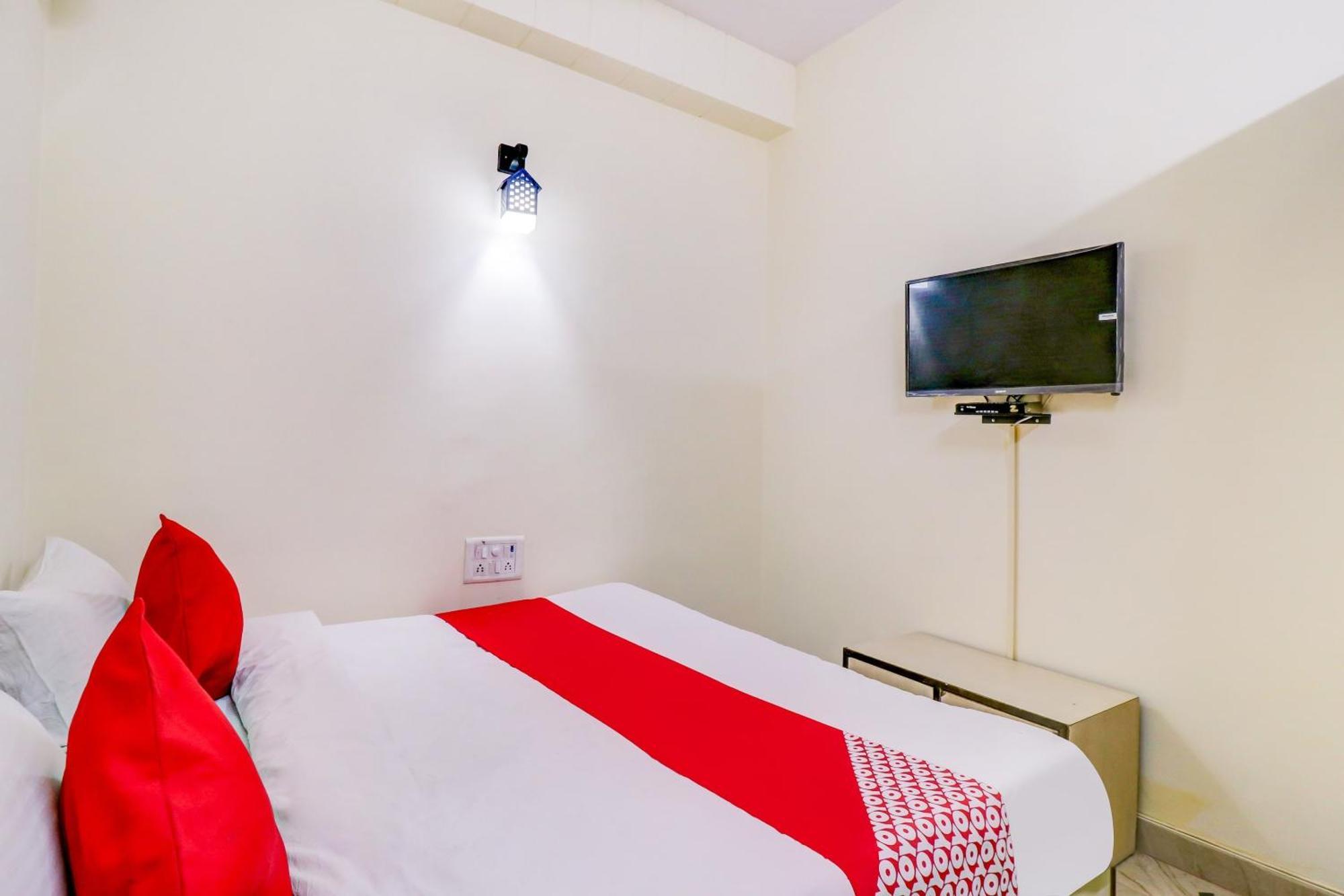 Hotel O Rs Hotels Near Pitampura Metro เดลี ภายนอก รูปภาพ